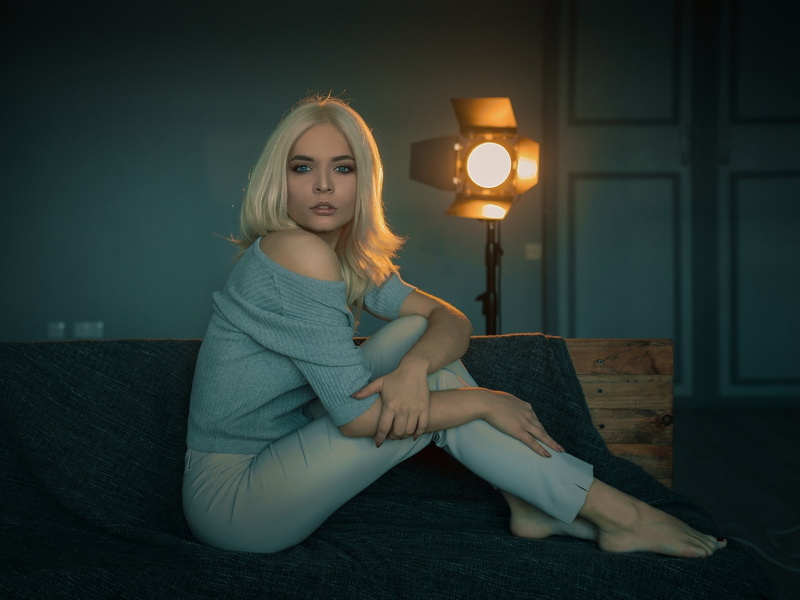 pants, Eugene Sibirev, Christina, 1080P, portrait, hands, spotlight, look, pose