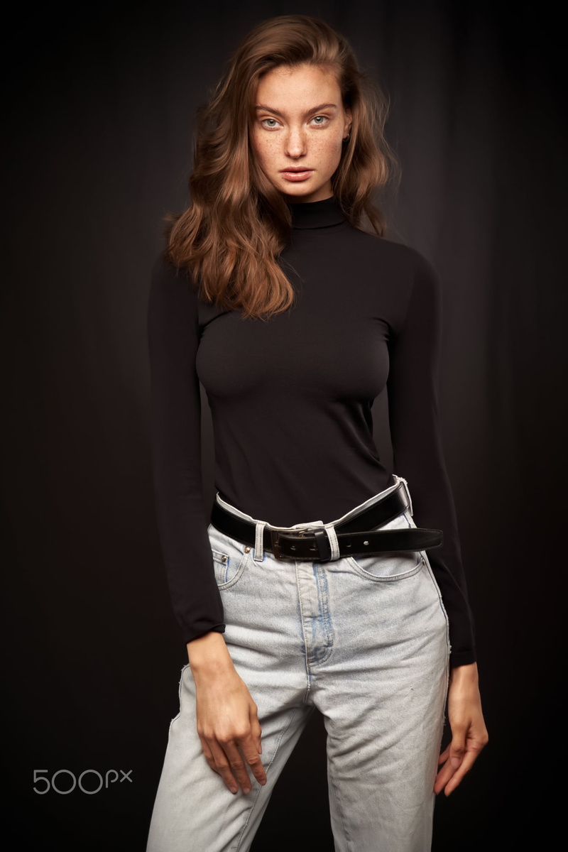 brunette, turtlenecks, black clothing, looking at viewer, belt, freckles, Alexander Vinogradov, 1080P, jeans, women