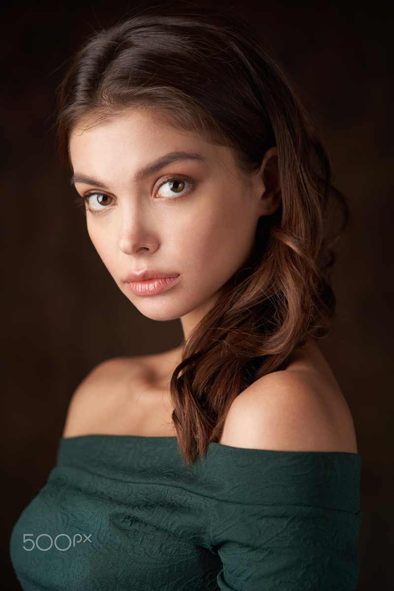 lipstick, wavy hair, women, looking at viewer, eyeshadow, brown eyes, green clothing, Alexander Vinogradov, Natalia Chuiko, portrait, long hair, eyeliner