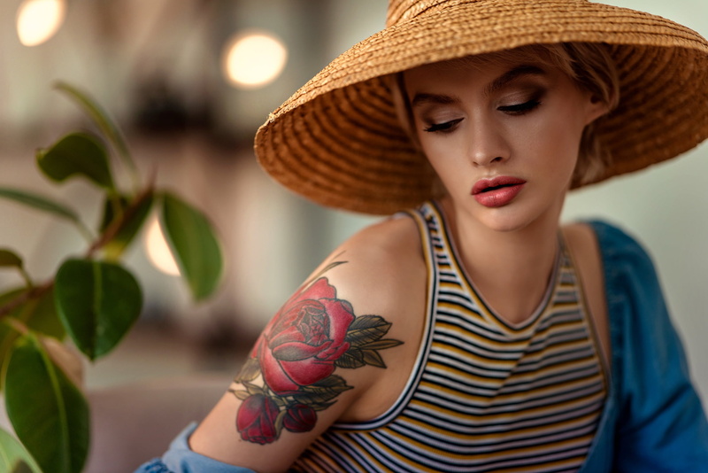 hat, 1080P, lipstick, makeup, shoulder, girl, sponge, rose, Pauline, face, tattoo, Tatiana GUZ, portrait
