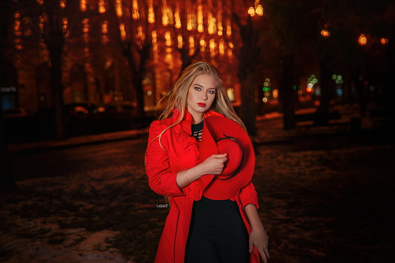 depth of field, blonde, red clothing, lights, women, Alexander Drobkov, coats, women outdoors, 2K, women with hats, Lilia Bespalaya, night, outdoors, red coat