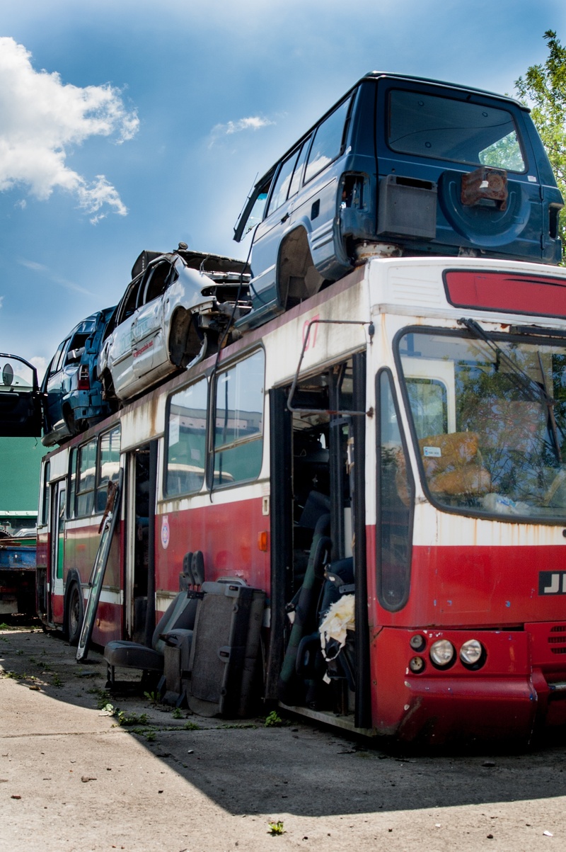 truck, mode of Transport, collision, no people, land vehicle, scrap, vehicles, 2K, people, city, rail transportation, travel, day, section, ramshackle car