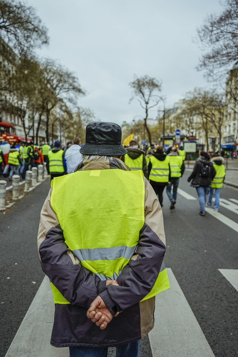 4K, incidental people, focus on foreground, real people, man, shoe, day, coat, footwear, government, warm clothing, paris, rear view, helmet, hardhat
