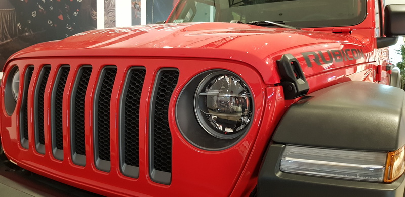 glass - material, retro styled, wheel, close-up, indoors, red, sports car, transportation, no people, motor vehicle, jeep, stationary, shopping, 4K, mode of transportation