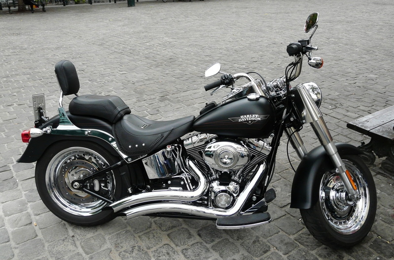 engine, parked, outdoors, no people, high angle view, harley davidson, cobblestones, luxury, cruiser, day, mode of Transport, 1080P, city, chrome, black