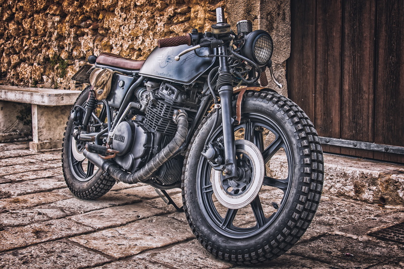 black color, no people, stationary, parking, 5K, wall - building feature, wheel, bicycle, day, technology, matt, old, outdoors, motorcycle, travel, mature