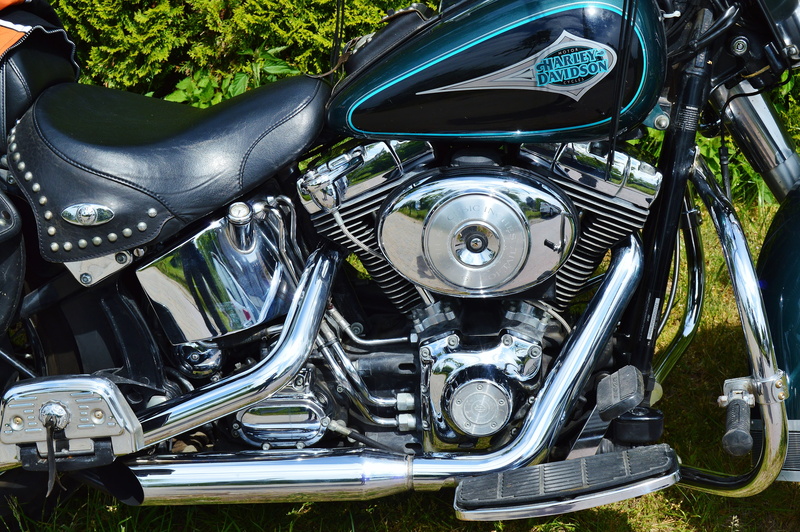 blue, shiny, wheel, motor unit, chrome, mode of transportation, vehicle part, detail picture, headlight, land Vehicle, black, silver colored, retro styled
