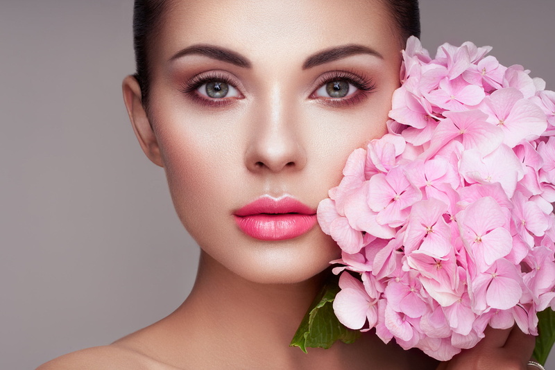 1080P, lip gloss, portrait, pink flowers, simple background, lipstick, looking at viewer, Oleg Gekman, women, flowers, brunette, leaves, makeup