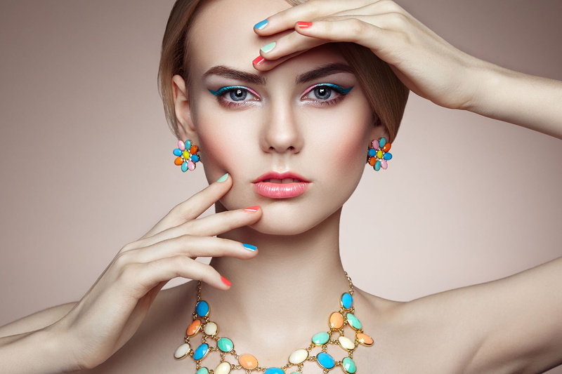 1080P, jewelry, portrait, women, fashion, earring, Oleg Gekman, colorful, straight hair, blonde, glamour, eyeshadow, lipstick, necklace, simple background
