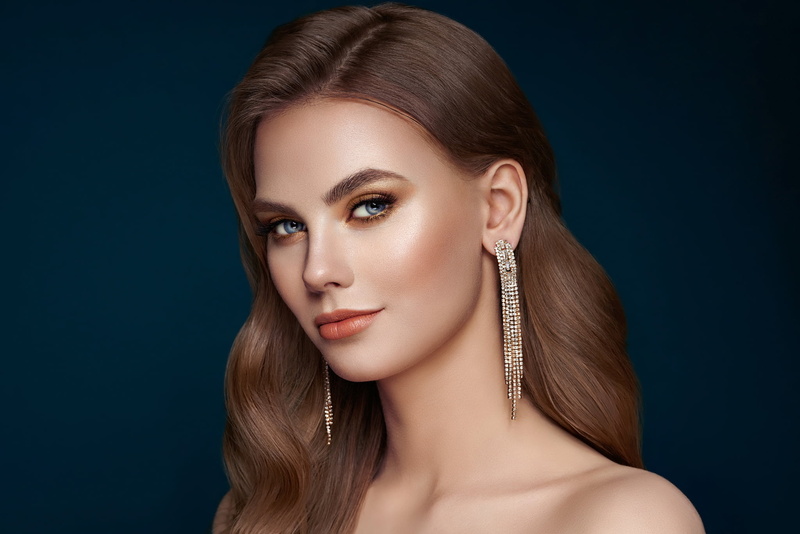 earring, blue eyes, women, brunette, long hair, blush, makeup, jewelry, simple background, glamour, 1080P, lipstick, bare shoulders, eyeshadow, Oleg Gekman