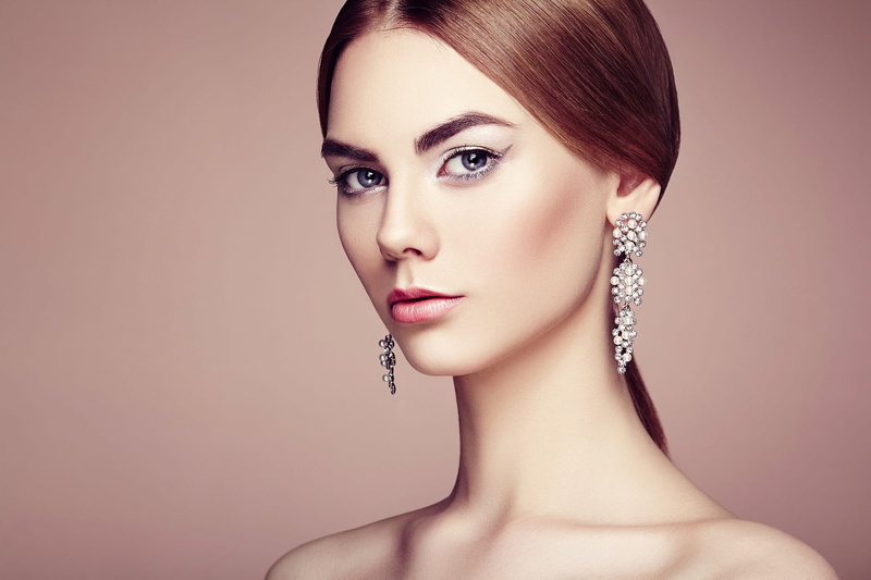 Oleg Gekman, bare shoulders, earring, makeup, 1080P, ponytail, brunette, long hair, blush, portrait, jewelry, simple background, lipstick, women, eyeliner