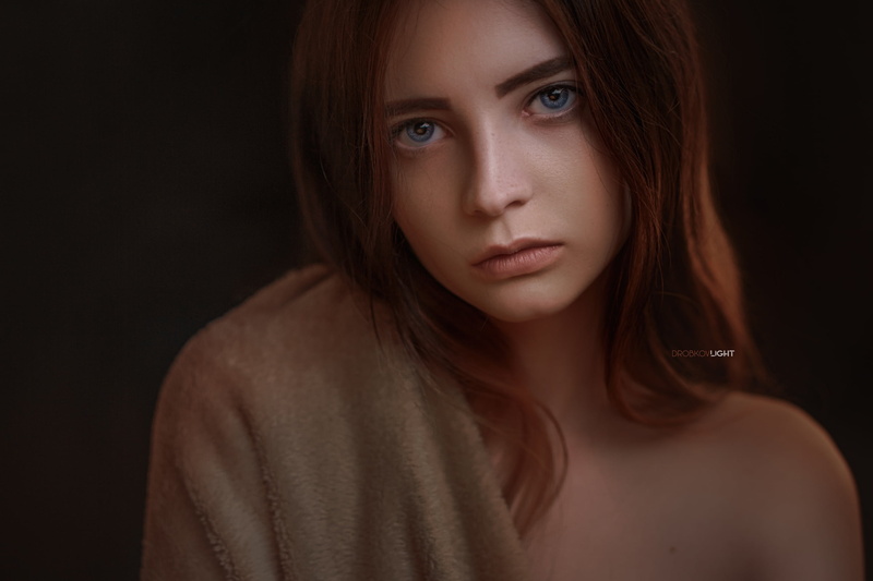 looking at viewer, women, Eva Lapenko, portrait, bokeh, dark background, brunette, women indoors, Alexander Drobkov, face, 2K, indoors, model