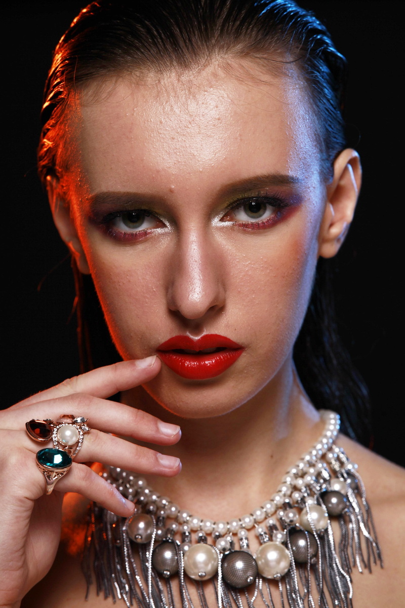 retouching, beautiful woman, jewelry, spot, adult, beautiful people, glamour, studio shot, body part, 2K, young adult, hand, young women, make-up, nail