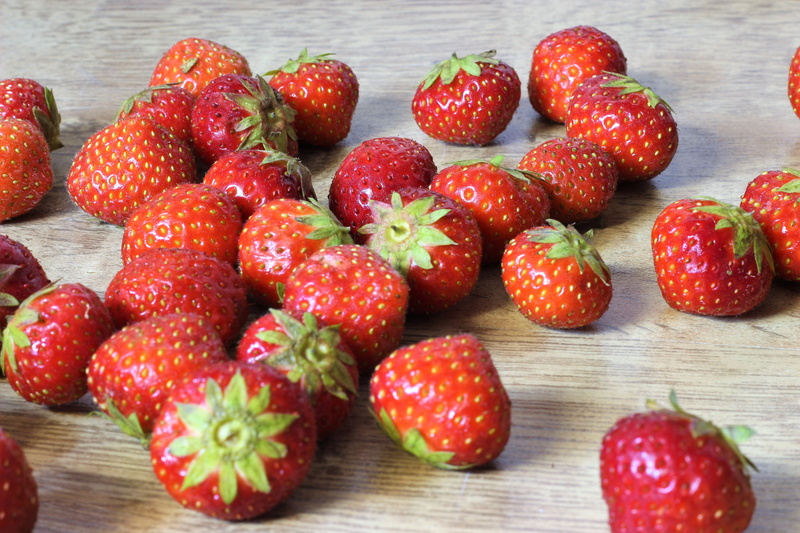 close-up, edible, slice, green, three, sweet, fresh, fruit, seeds, piece, no people, high angle view, still life, berry, nature, strawberry, close up, season