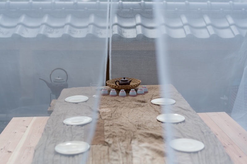 natural, 8K, mammal, animal themes, linen, nature, food, animals in the wild, white, plate, vertebrate, tiles, tablecloth, pets, rooftop, curtain, brown