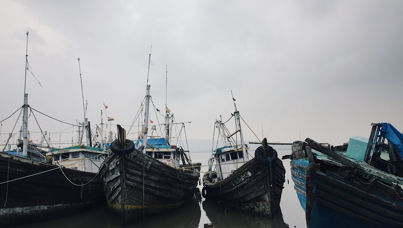 boats, cloud - sky, fishing boat, 2K, pier, mast, nautical vessel, dock, fishing industry, white, seashore, sky, ship, waterfront, mode of transportation