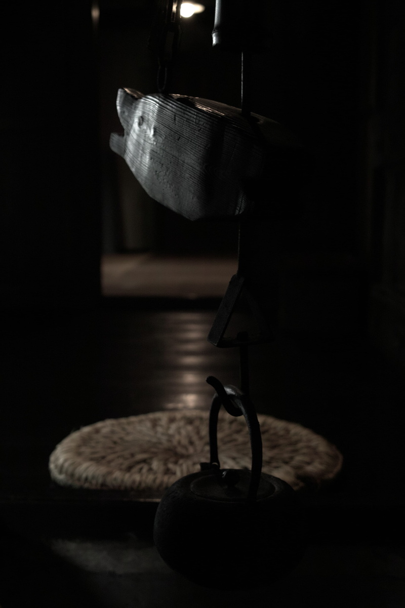 equipment, fireplace, irori, dark, absence, sign, shaded, close-up, shade, fuchu, table, container, dusky, basket, hanging, 4K, japan, metal, indoors