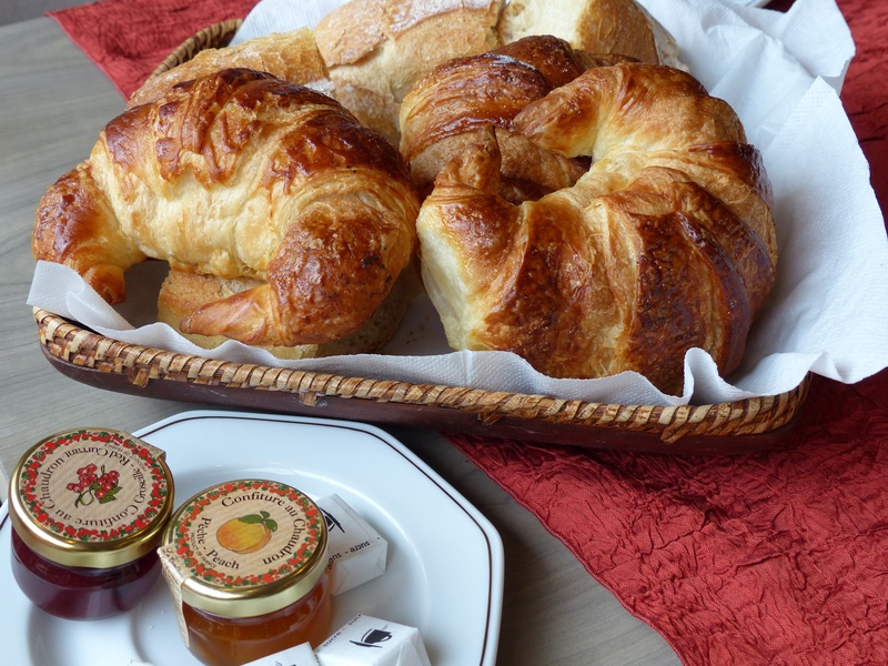 plate, temptation, container, puff pastry, baked, lorraine, beautiful, meal, no people, sweet food, indoors, food, baked pastry item, 4K, tray, peaceful