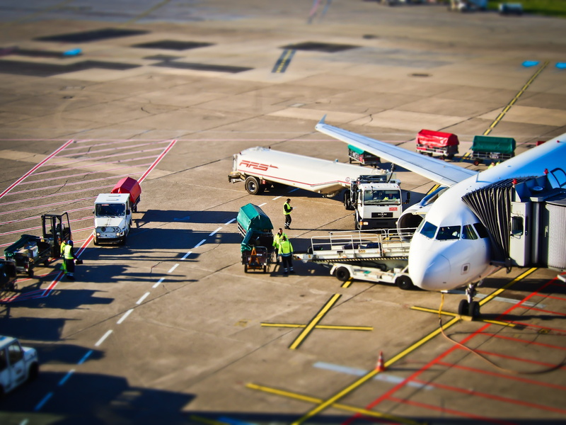 loading, aircraft, real people, prior to, transportation, working, sunlight, stationary, 4K, photography, airline, departure, air vehicle, tilt shift
