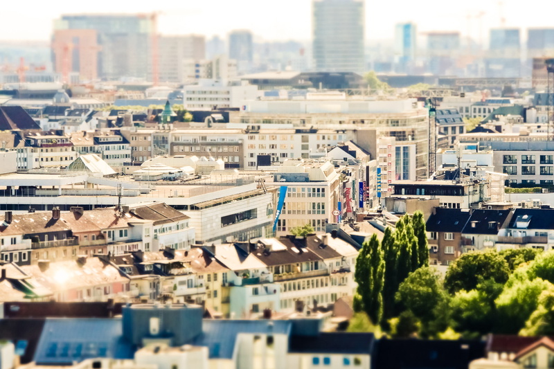 miniature effect, tilt shift, skyscraper, no people, building exterior, düsseldorf, day, tilt-shift, outdoors, urban, skyline, settlement, city, sunlight