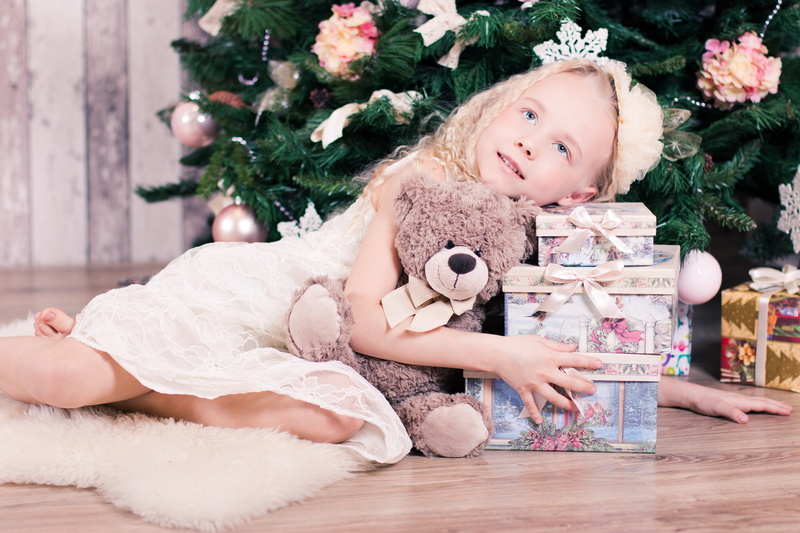 childhood, young, celebrate, holiday, winter, girl, 5K, lifestyles, portrait, teddy bear, love, smile, bow, adorable, joy, smiling, full length, blonde