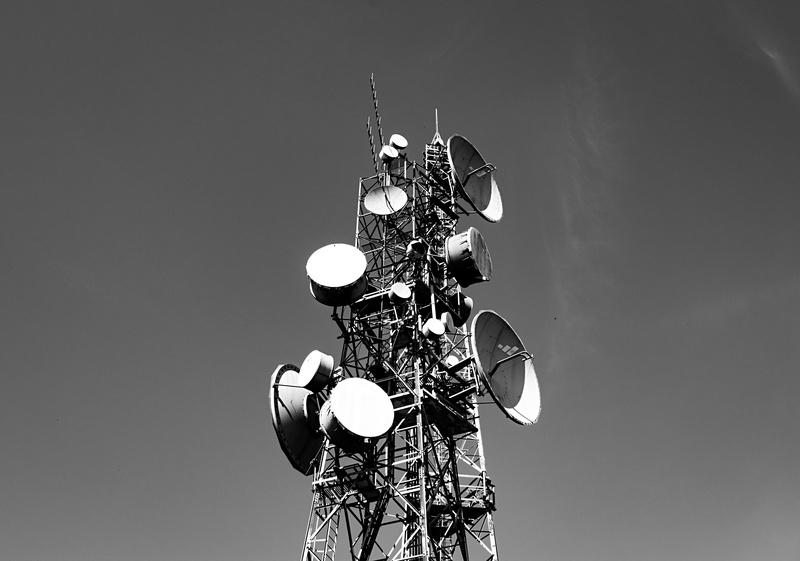 sky, copy space, clear sky, 5K, technology, no people, antenna - aerial, satellite, architecture, built structure, telecommunications equipment, directly below
