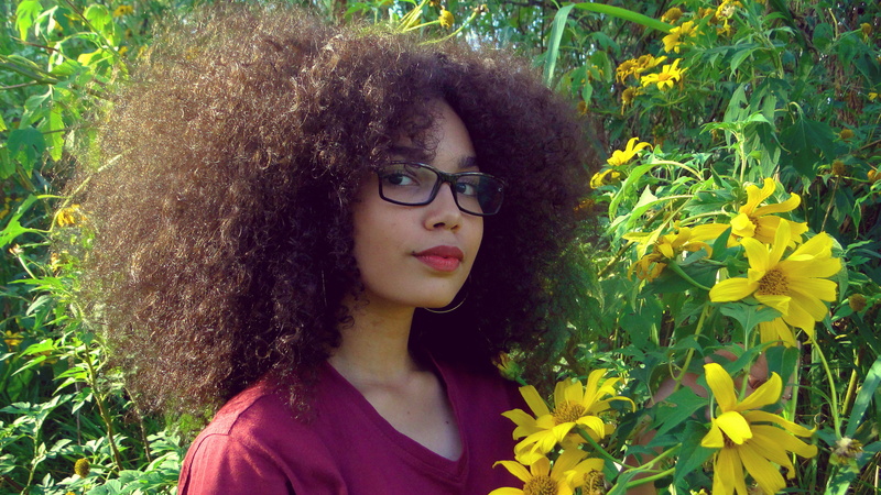 curly hair, plant, hair, lifestyles, young adult, women, looking, one person, young women, front view, hairstyle, adult, leisure activity, brazil, headshot