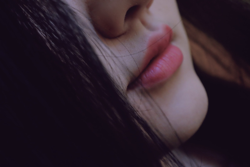 ambiance, lifestyles, girl, human hair, woman, 4K, indoors, human lips, female, chin, females, kiss, red, color, women, human face, lips, young adult