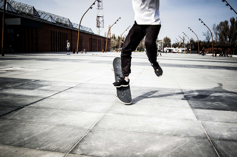 day, skateboarder, men, city, floor, skaters, chrome, human leg, fly, lifestyles, motion, human, sb, body part, sneakers, deskorolka, skater, leisure activity