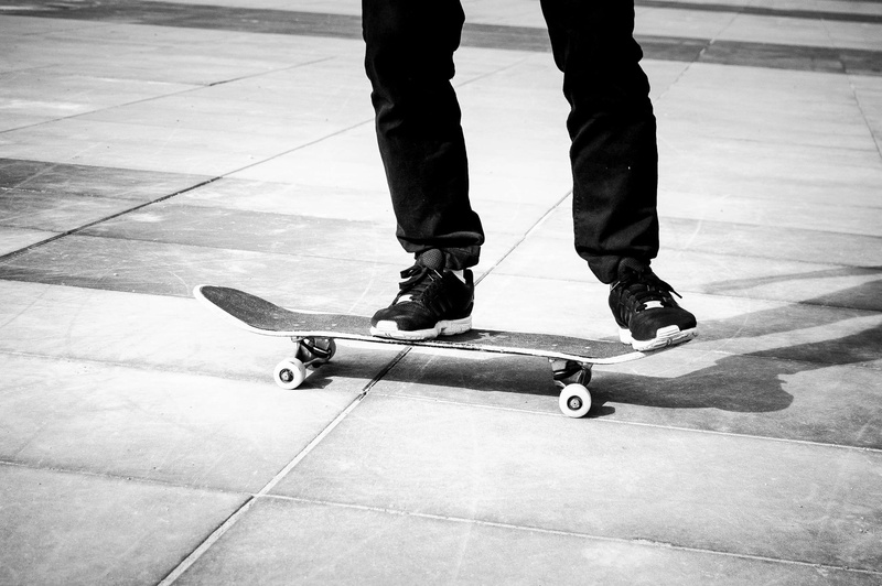 lifestyles, skateboard, day, skate, ollie, skateboard park, tiled floor, human body part, sb, jeans, real people, deskorolka, adidas, man, body part, men