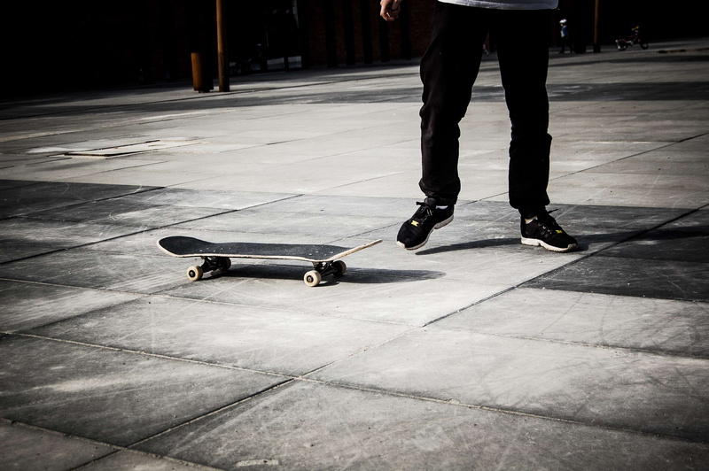 skate, human limb, sport, human leg, aidas, day, chrome, deskorolka, human body part, balance, men, lifestyles, skateboarding, one person, city, skater