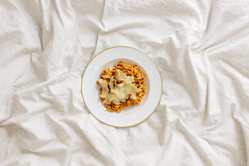 italian food, bed, freshness, no people, healthy eating, meal, 5K, breakfast, food, indoors, directly above, linen, sweet, texture, plate, color, crockery