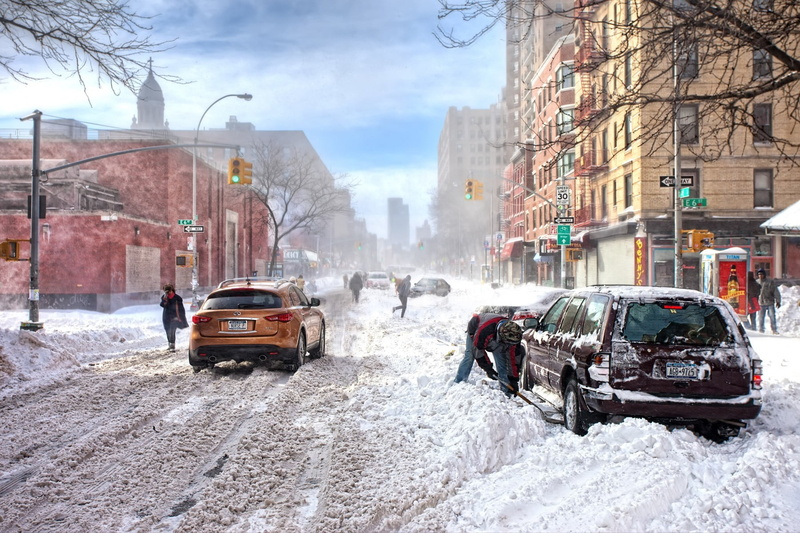 mode of transportation, white, cold temperature, residential district, incidental people, winter, car, traffic lights, cuv, road, built structure, motor vehicle