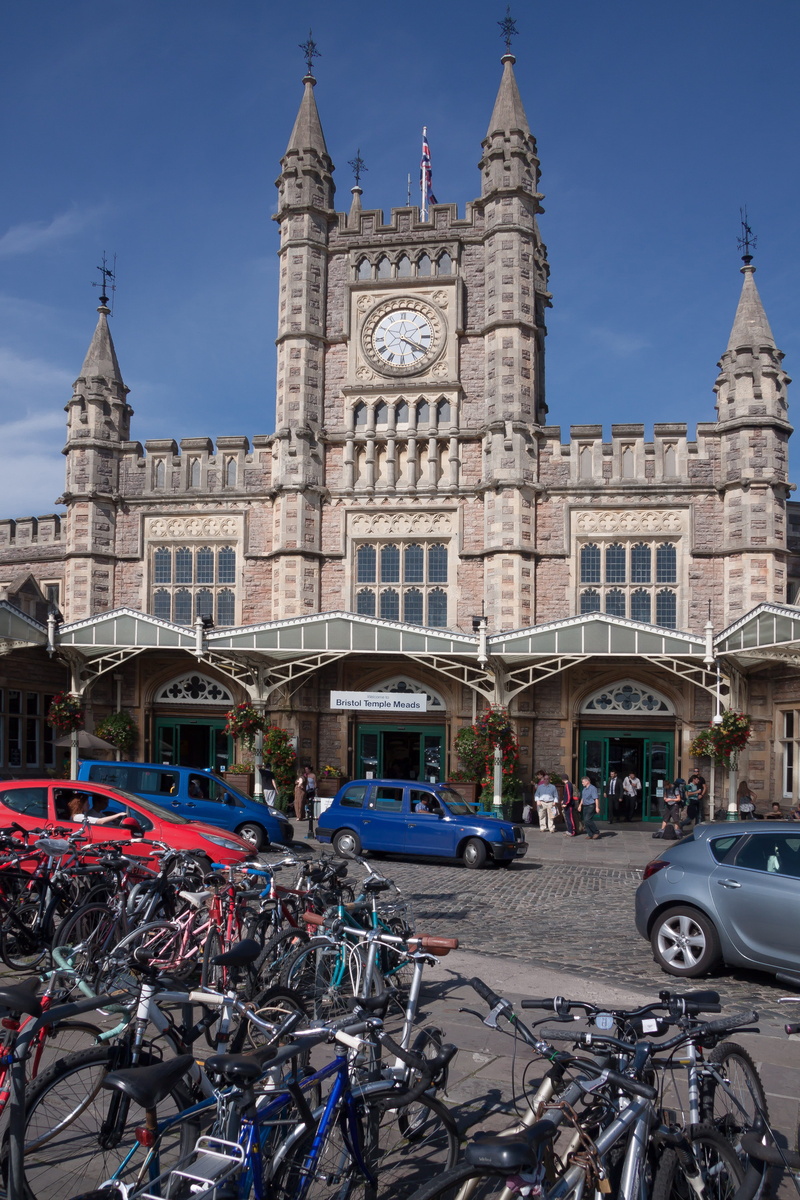 nature, Railway Station, land vehicle, car, pedestrian, motor vehicle, travellers, sky, forecourt, architecture, incidental people, built structure, Bicycles