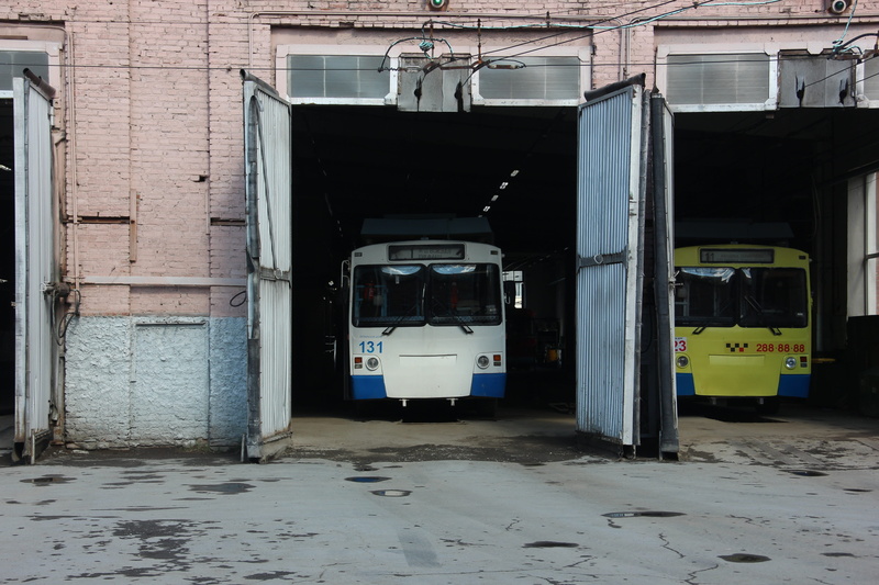 built structure, 5K, transport, day, no people, public transportation, trolley bus, public transport, land vehicle, entrance, stationary, transportation