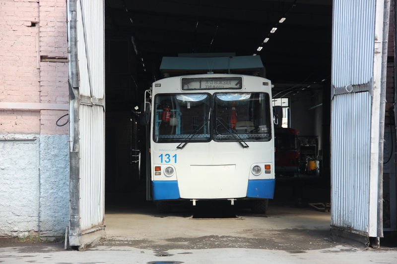 land vehicle, architecture, building, transport, work, outdoors, no people, transportation, footpath, mode of transportation, public transport, trolley bus