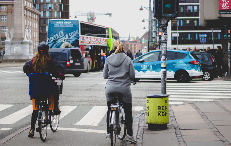 city, motor vehicle, women, land vehicle, lifestyles, traffic, riding bikes, lights, 5K, denmark, rear view, bikes, real people, bicycle, riding, transportation