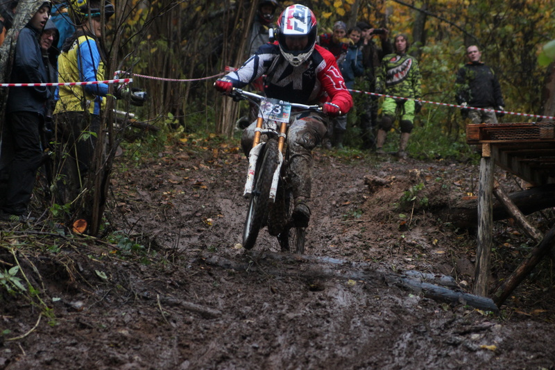 tree, autumn, lifestyles, mud, front view, cyclist, dirt, field, men, bus, vacation, day, competition, ride, forest, mountain bike, bicycle, real people