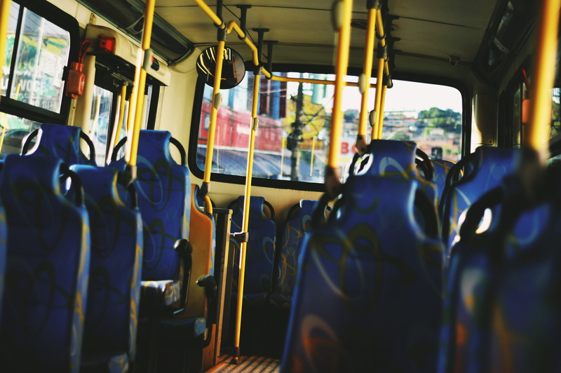 in a row, sits, window, bus, transportation, empty, rail transportation, outdoors, ride, train, travel, onibus, selective focus, land vehicle, public transportation