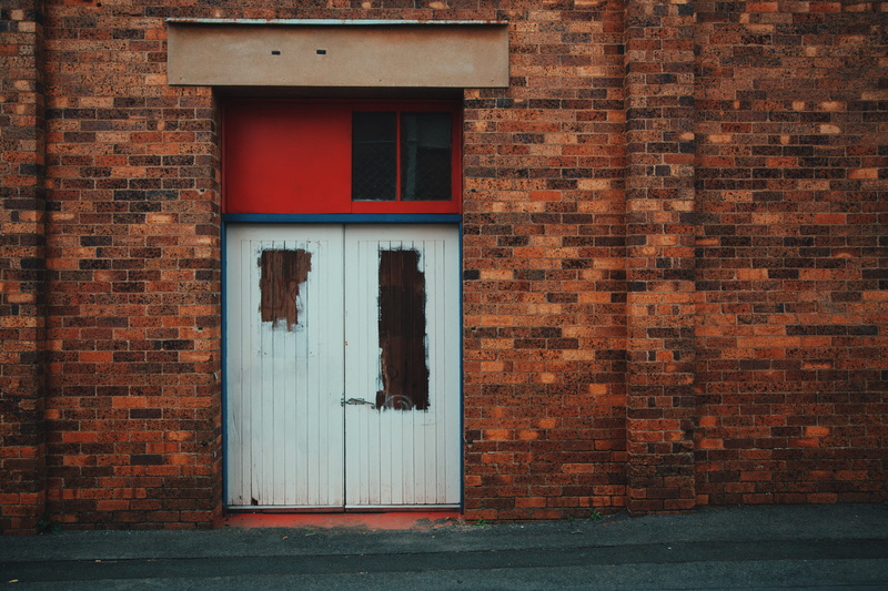 vintage, building, wall, urban, security, architecture, day, rustic, brick, residential district, red, brick wall, 5K, weathered, closed, building exterior