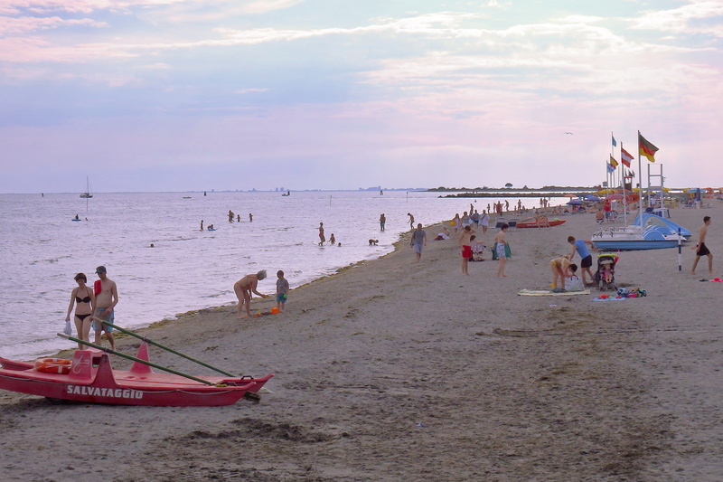 holiday, horizon over water, mediterranean, crowd, beach, european, lifestyles, coast, trip, large group of people, nature, landscape, cloud - sky, sky