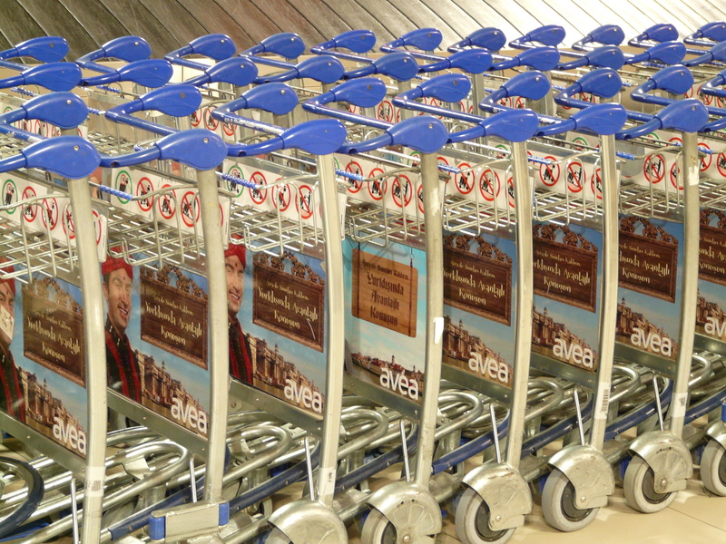indoors, handle, business, store, gepaecktrolley, flight, text, chrome, wait, series, no people, cart, airport, many, holidays, order, choice, trolley