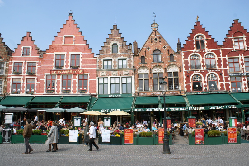 europe, market place, famous, tourist, horizontal plane, real people, vacation, crowd, european, building, cityscape, large group of people, adult, street