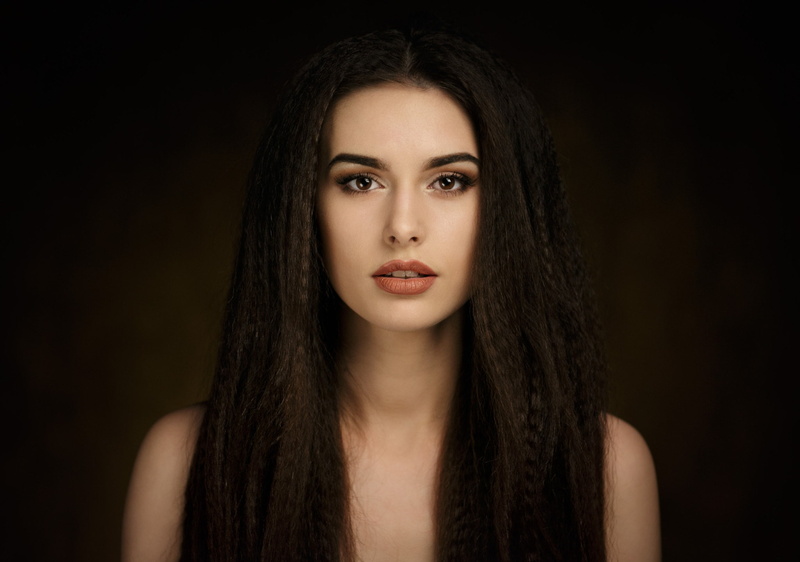 brunette, simple background, women, face, juicy lips, portrait, brown eyes, long hair, Alex Rimsky, bare shoulders, eyeshadow, 1080P