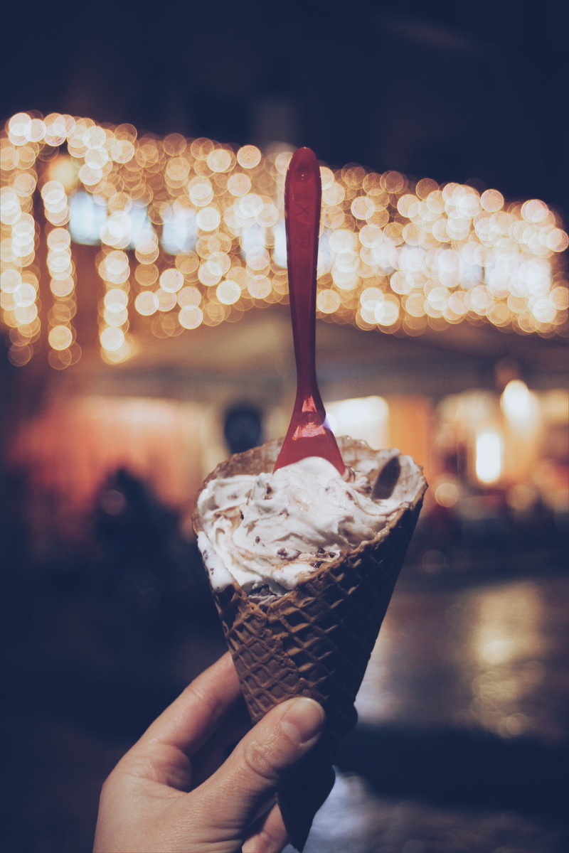 bokeh, glass, sweet food, temptation, one person, focus on foreground, plastic, dairy product, cream, ready-to-eat, spoon, cone, 4K, hold, finger, white