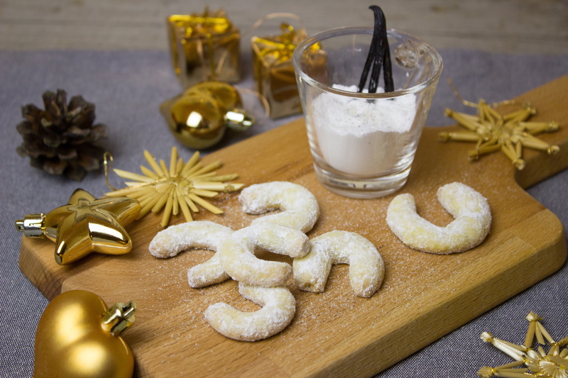 vanilla sugar, no people, 5K, holiday, cookie, glass, baked, gingerbread cookie, nuts, sweet, freshness, christmas cookies, icing sugar, refreshment, star anise