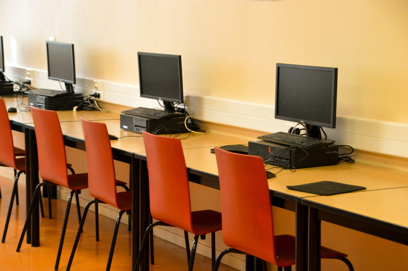 seat, meeting, office, desktop pc, keyboard, no people, chair, teaching, interior, indoors, work, technology, space, training, table, study, desk, classroom