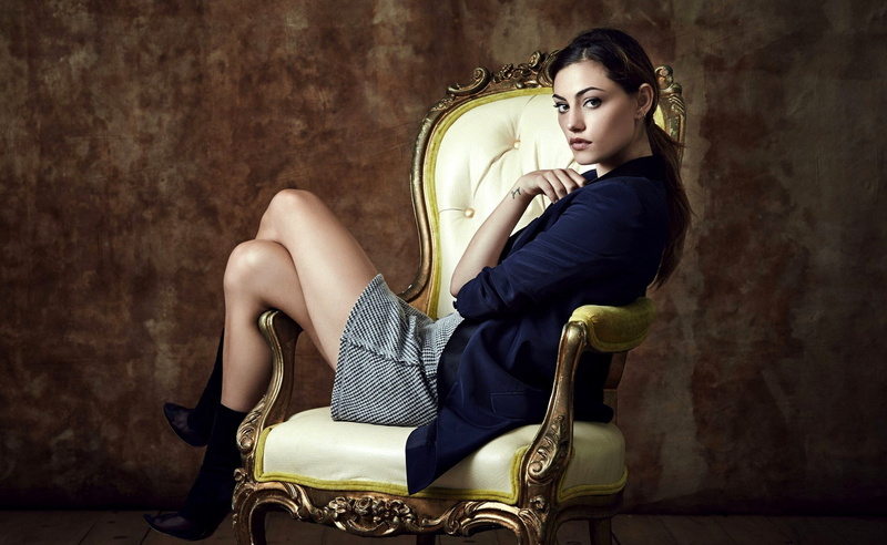 glamour, wall - building feature, blue, Hayley, sitting, women, fashion, full length, Girls, indoors, phoebe tonkin, young women, portrait, phoebe, beautiful people