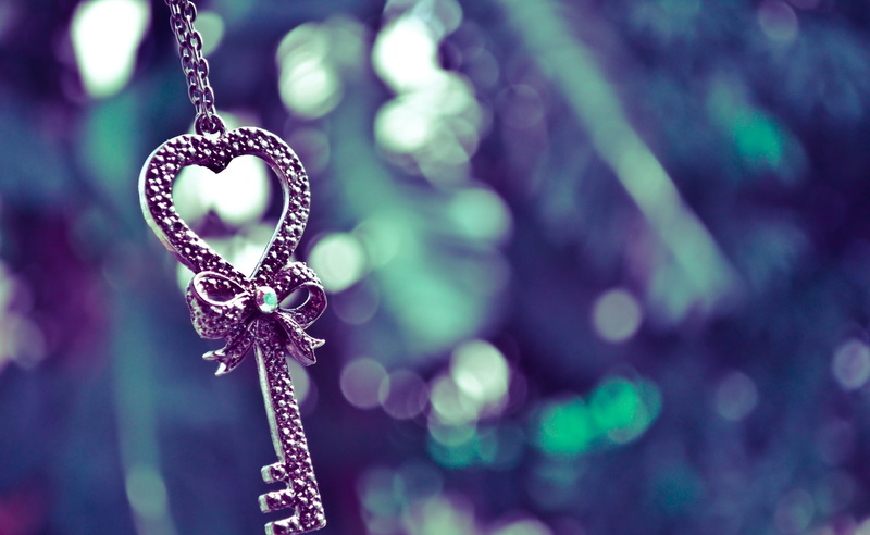 decoration, luxury, Heart, key, jewelry, focus on foreground, personal accessory, Love, necklace, positive emotion, emotion, single object, no people, metal