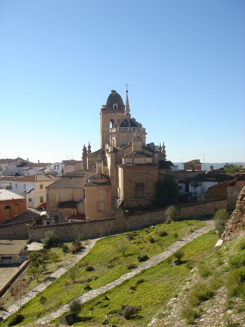 religion, dome, built structure, europe, santa maría de la encarnación, belief, history, landscape, no people, 2K, nature, day, clear sky, blue, town